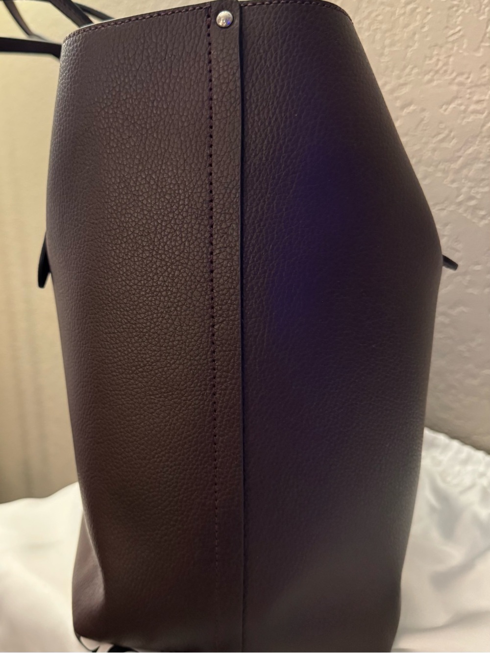 COACH Polished Pebble Leather Market Tote in Oxblood with Turnlock Strap - Picture 5 of 6